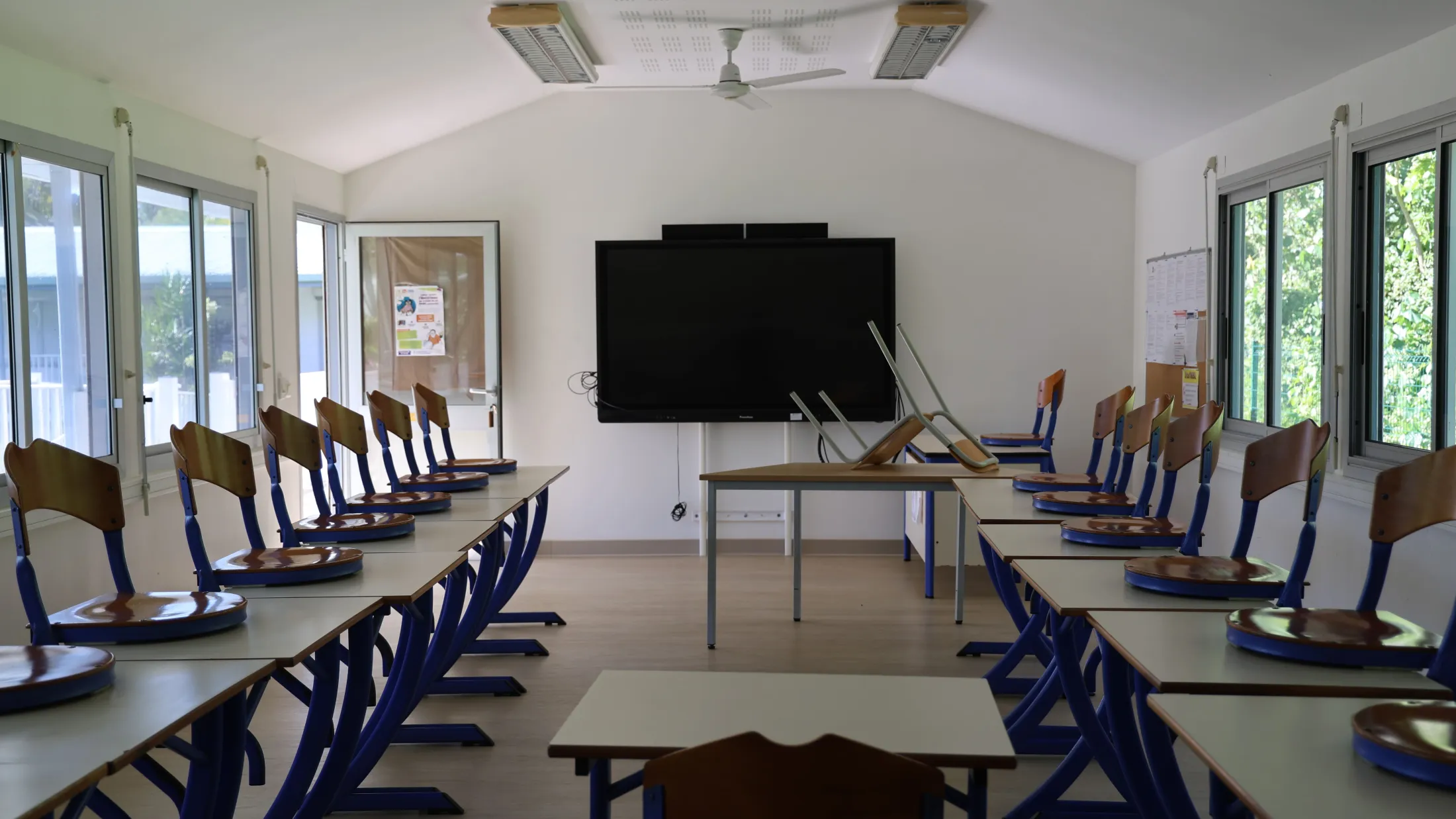 Salle équipée d'un tableau numérique interactif