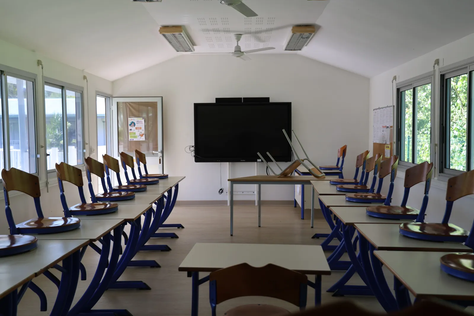 Salle équipée d'un tableau numérique interactif