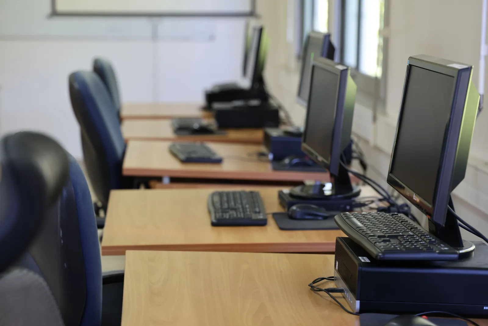 Autre vue de la salle informatique